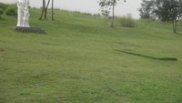 Patung di dekat wilayah pemakaman non Muslim (Afif/detikTravel)