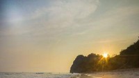 Sunset di pantai perawan