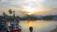 Sunrise di Pelabuhan Paku