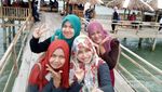 Santai Sejenak di Atas Laut Lhok Seudu yang Indah