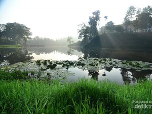 Santai Sejenak di Danau Lido