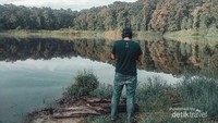 Menikmati alam yang syahdu.