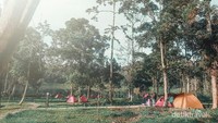Traveler bisa sekalian camping.