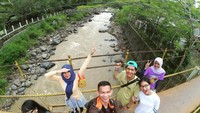 Berfoto jelang berendam