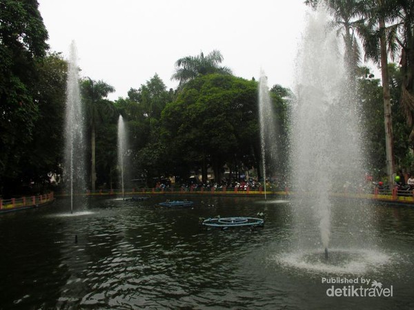 Santai Sejenak di Taman Beringin Medan