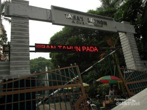 Santai Sejenak di Taman Beringin Medan