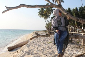 Santai Sejenak Melepas Penat di Pantai Lemo-Lemo