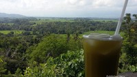 Es Tebu sambil menikmati alam