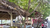 Warung di sisi jalan Banda Aceh - Medan