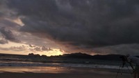 Berrburu foto senja yang indah