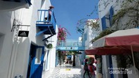 Suasana di dalam Santorini Park