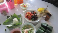 Tak hanya sate maranggi, kami juga menikmati sajian lain
