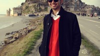 fBerpose di depan Mont Saint Michel