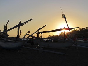 Satu Kata untuk Sunset di Pantai Senggigi, Cantik!