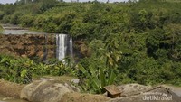 Curug Awang di kejauhan