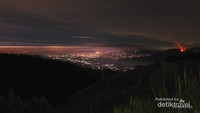 Pemandangan Citylights dari tenda kami