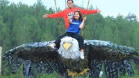 Salah satu spot foto yang berada di hutan pinus