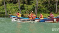 Berkeliling dengan Perahu Melihat Keindahan Gugusan Pulau Di Sekitar Pantai Kasap