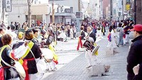 Pertunjukkan jalanan (sumber: lifeinkorea.com)