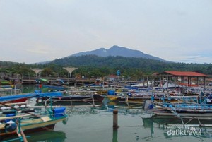 Satu Lagi yang Asyik di Lampung, Pantai Boom
