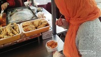 Penjual Topoyaki di sekitar Insadong.