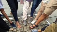 Batu Amsterdam, menurut cerita jika satu kaki sudah menginjak batu ini, maka separuh diri kita sudah ada di Amsterdam Belanda