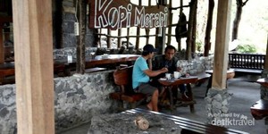 Sedap, Ngopi Sambil Lihat Merapi