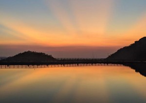 Sederhana Namun Menawan, Inilah Sunset Embung Nglanggeran