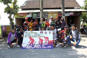 Segar, Bersepeda di Tengah Hijaunya Tulungagung