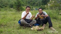 Mencicipi lengkeng
