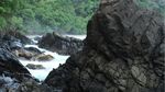 Segarnya Basah-basahan di Kolam Alami, Pantai Laguna Lampung