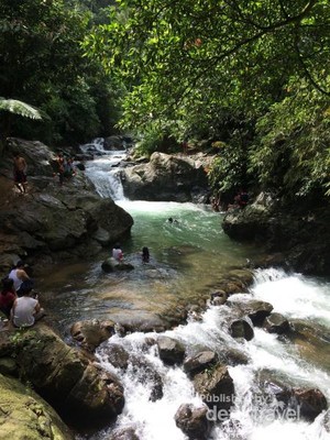 Segarnya Bermain air di Curug Putri Kencana