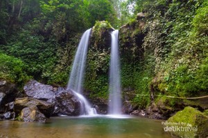 Segarnya Curug Grenjengan Kembar di Magelang