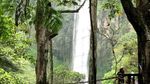 Segarnya Dihempas Air Terjun Tawangmangu