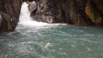 Segarnya Main Basah-basahan di Curug Leuwi Hejo Bogor