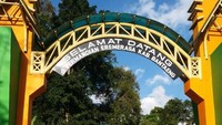Gerbang masuk pemandian Eremerasa