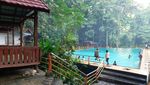 Segarnya Mandi di Kolam Alami Ermes