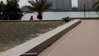Dari halaman Masjid Qisas, pemandangan Kota Jeddah terlihat cantik.