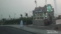 Pengunjung bisa menyaksikan Air Mancur King Fahd dari area Corniche Middle Park.