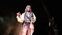 Jack Sparrow yang akan memandu kita selama perjalanan