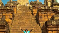 Dengan medan yang cukup terjal, pakailah busana dan sepatu yang nyaman.  Bawa perbekalan secukupnya. Sisanya bisa ditinggal di Tuk Tuk, dijamin aman,