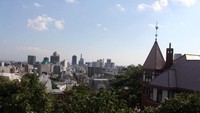 Rumah Weathercock dengan penunjuk arah ayam khasnya di kawasan Kitano-Cho menghadap kota Kobe