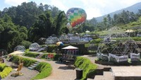 Ayanaz Gedong Songo yang intagramable dengan pemandangan pegunungan yang indah.