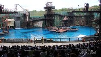 Wahana Waterworld yang menampilkan cerita dengan efek khusus yang menarik