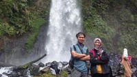 Menikmati indahnya curug