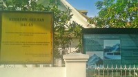 Bagi penyuka sejarah, jangan lewatkan kesempatan berkunjung ke Kedaton Kesultanan Bacan. berkunjunglah sesuai jam kunjungan.