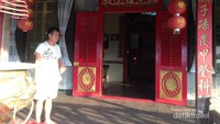 Pintu masuk rumah tinggal Kapitan
