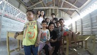 Anak-anak sekolah laskar pelangi