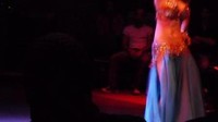 Belly dance yang diperagakan dengan indah
