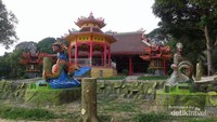 Kelenteng Dewi Laut tampak depan.